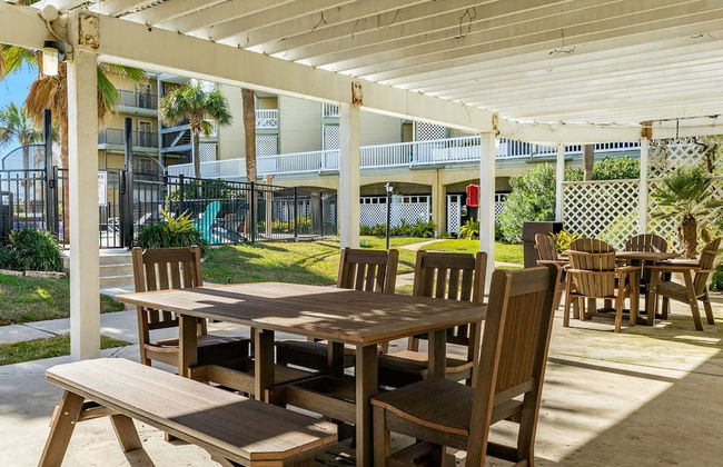 Seaside and Breezy Condo at the Victorian - Foto 33