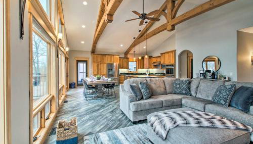 Dock, Hot Tub and Game Room Luxe Lake Latoka Home - Foto 5