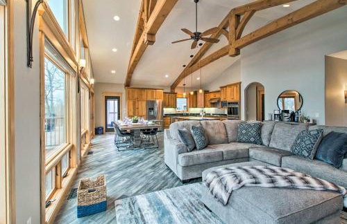 Dock, Hot Tub and Game Room Luxe Lake Latoka Home - Foto 5