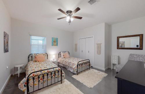 Secluded home with firepit, gas grill, central AC, game room, W/D - Foto 21