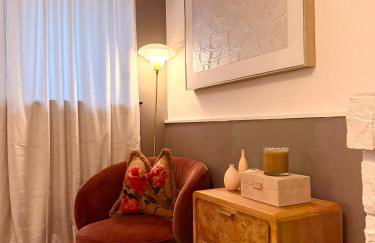 Gold Coast 2BR Suite Near Oak Street - Photo 9