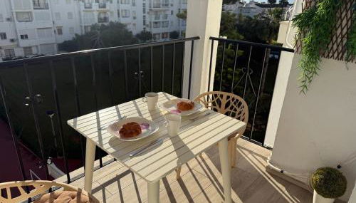 Laguna Beach Haven, WIFI, swimming pools, beach a few steps away, shops - Photo 2