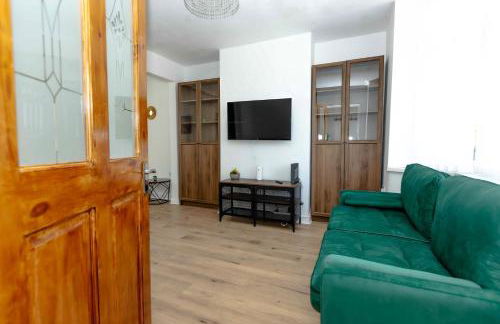 Family friendly Filton home with parking and WiFi - Foto 3