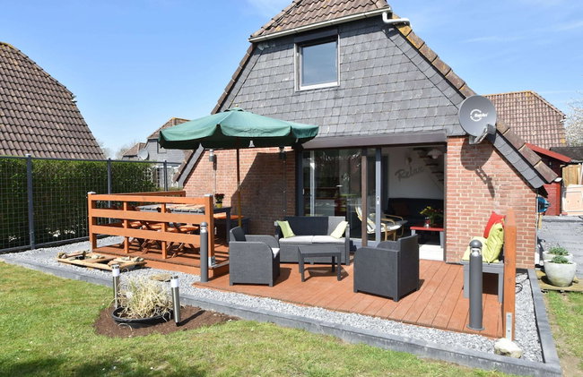 Snug Holiday Home in Herkingen with Hot Tub in Garden - Foto 1