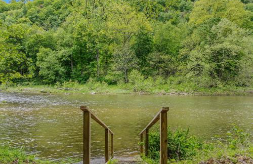 River Walk Cottage - Hot Tub - Pet Friendly - Swing - Screen Porch - River Access - Fire Pit - Wifi - Grill - Deck - King Bed - Foto 61