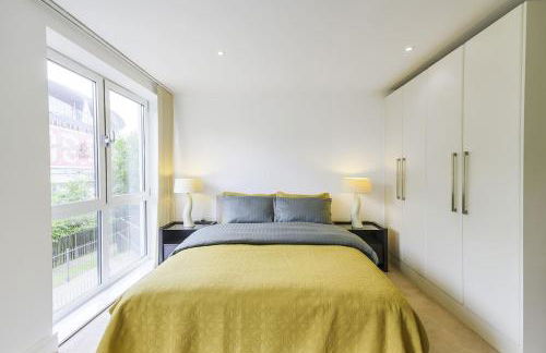 Elegant 2-Bedroom Apartment with Balcony - Foto 29