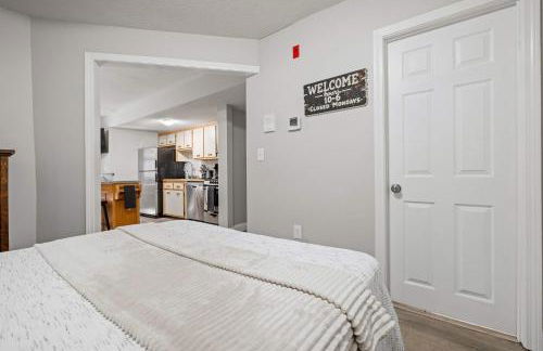 Fully Furnished 1st Floor 1 Bed 1 Bath Condo - Close To Shopping & Hwys North&South - Foto 15
