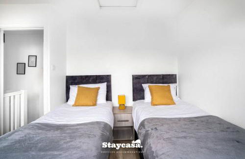 Spacious 2BR Home w Garden 2-Min Walk to Town - Foto 5