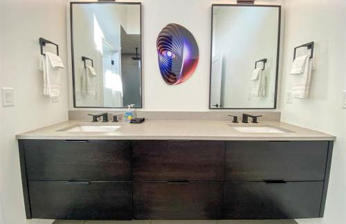 New Ultra-Modern Home Overlooking the Lake - Foto 16