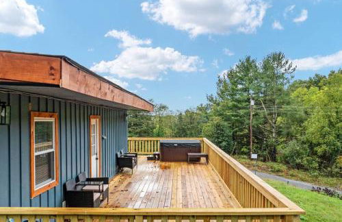 Hidden Hollow 3BD Cabin - Hot Tub, Wifi, Game Room, Fire Pit - Foto 14