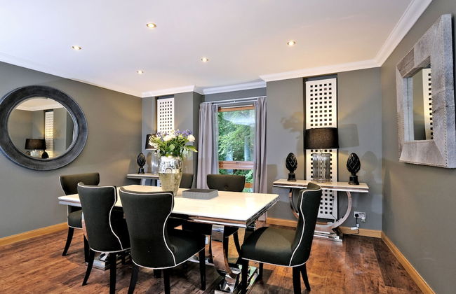 Enchanting Home With Furnished Balcony in Cults, Scotland - Foto 15