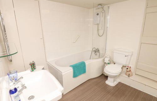 The Bathing House - Photo 12