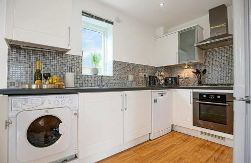 Stylish Apartment with Balcony, Free Parking, Fast Wifi and Smart TV with Sky and Netflix by Yoko Property - Foto 17