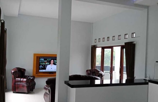 Villa Fahim 2 Puncak 4 Bedroom - Photo 7