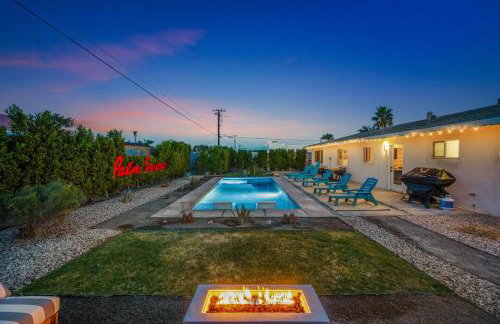 NEW Retro Escape 70's Vibes Wellness Game Room - Foto 10