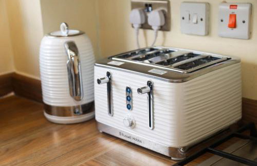 Luxe Cosy&Spacious 2 Bed House - Super Fast Wi-Fi & Private Parking Near GLO Airport & Cheltenham Racecourse - Foto 15