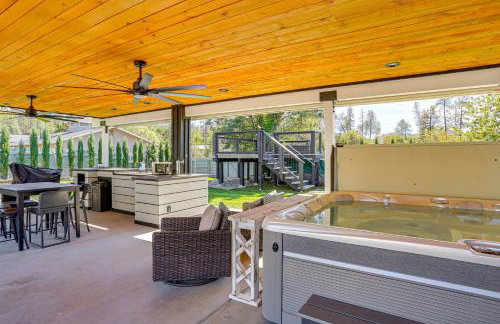 Backyard Oasis with Hot Tub and Views Weaverville Gem - Foto 26
