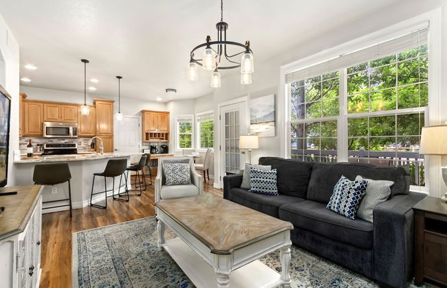 Fabulous Family-friendly Retreat by Windsor Lake! - Foto 1