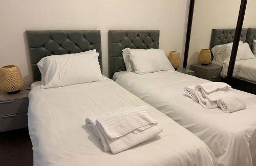 Dartford Lux Stay 1 bedroom apartment- free parking next to station - Photo 5