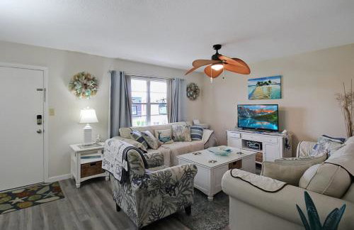 2 BR second story condo close to beaches - Foto 11