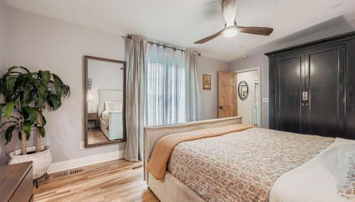 Elegant & Spacious Family Gem with Games, Office, Yard - Foto 3