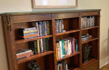 Pineapple House, Spacious 1st Floor Apartment! City Center! 96 Walk Score! FREE parking! - Foto 14