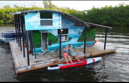 The Burrow-a floating cabin - Photo 9