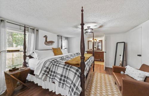 Lake Conroe 3BR Home w Boat Ramp Access, Kings, BBQ, Sleeps 8 - Photo 6