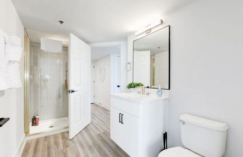 Stylish 2BR Haven - Minutes from DC & Airport - Foto 25