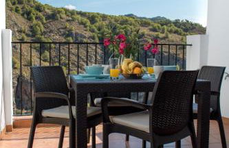 Quiet house in village center with mountains views - Photo 12