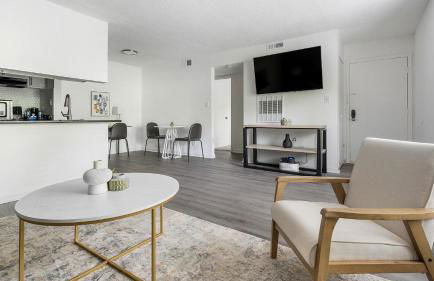 Landing Spectacular 1BD Gym Pool - Photo 5