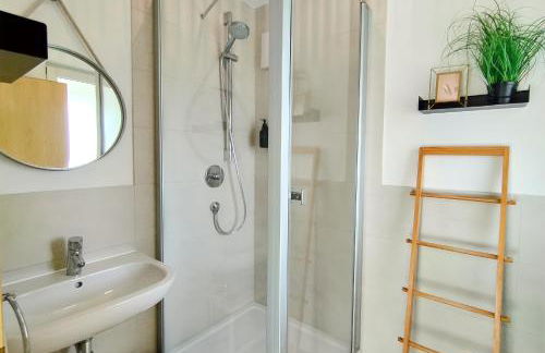 Seeblickapartment für bis zu 12, Nürnberg & Schwabach in 30-35 Minuten zu erreichen, Sauna, Arbeitsplatz, Dachterrasse & Grill - Foto 20