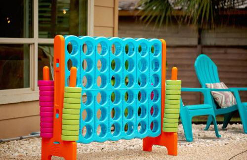 Pool! Games! Dogs! Space! - Foto 42