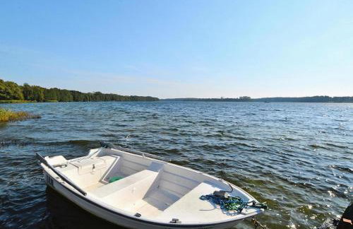 Lakeside holiday home, private garden - Photo 26