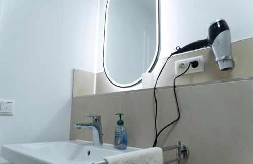 New central 2-3 room apartments with parking near train station & casino - Foto 27