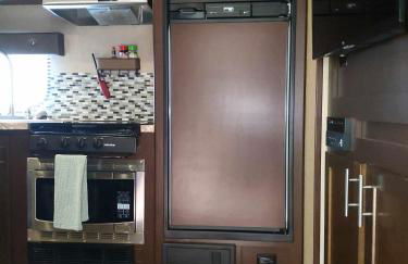 RV11 XLR - 27' Family Toy Hauler - Sleeps 6 - Foto 12