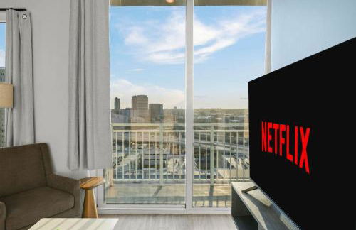 Chic Channelside Studio with High-Rise Views - Foto 8