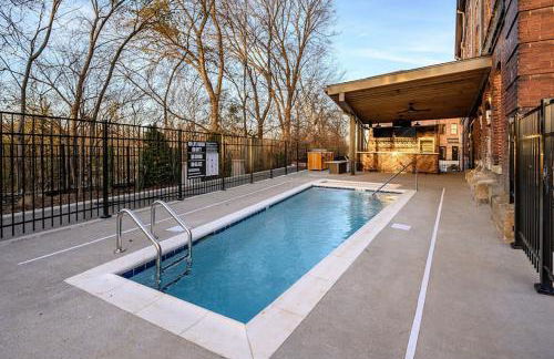 One-Of-A-Kind! Roll Up Garage Door-Pool, Speakeasy - Foto 26