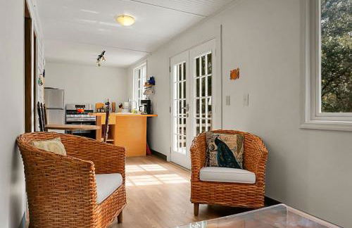 Awendaw Retreat 2 BR Cottage BBQ & Fire Pit - Foto 14