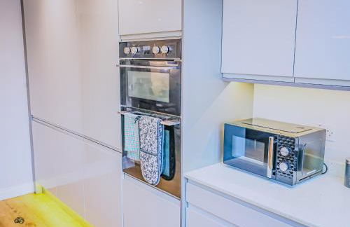 Deja Blue Luxury 3BR Home By AltoLuxoExperience Short Lets & Serviced Accommodation With Free Wifi & Parking - Foto 18