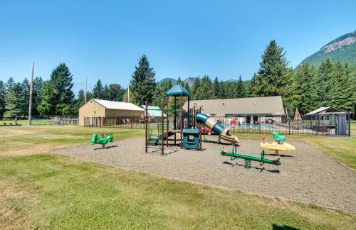 Riverfront Home with Deck, Near Mount Rainier! - Foto 35