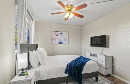 Alder Stay 3BD Townhome in Heart of Arlington - Foto 17