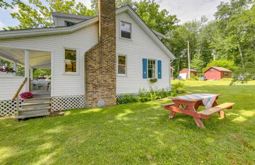 Lakefront Cottage with Covered Porch and Dock! - Foto 27