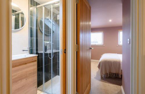 Stylish 3BR Townhouse Sleeps 6 Near City Centre - Foto 20