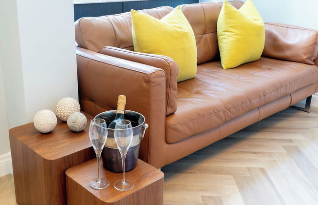 Elliot Oliver - Stylish 2 Bedroom Town Centre Apartment - Photo 10