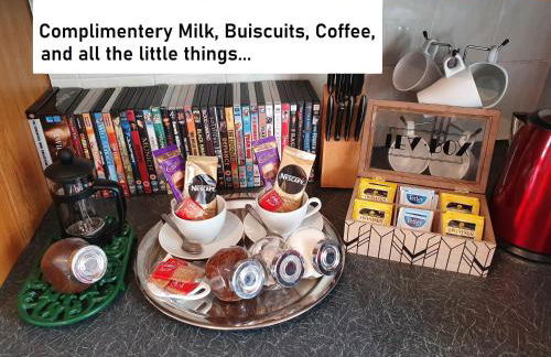 FREE DOG STAY - LARGE APARTMENT - Walk in Shower -FULL Kitchen - Free On Street Parking, NETFLIX - Super Fast WiFi - DVD's-Welcome Tray - No Deposits - Just Meters from Gavin n Stacey Film House - Foto 10