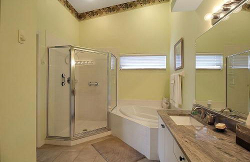 Well-appointed lakefront condo - Heritage Oaks County Club - Foto 30