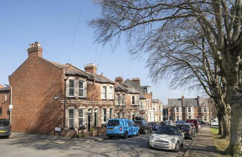 Beautiful Victorian Home on Peaceful Green Square - Foto 33