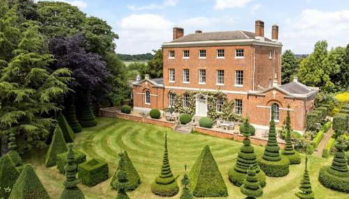 CRESSY HALL - Historic Grade II Listed Manor, Gorgeous Topiary Garden - Foto 1