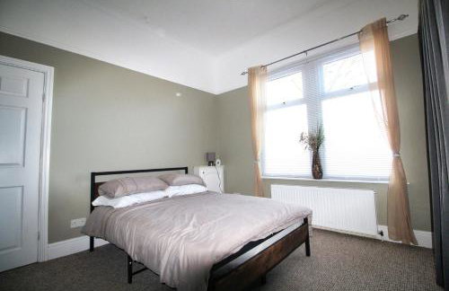 Large Bungalow - Sleeps 8 - 3 Large Beds - 2 Bathrooms - Off Street Parking - Pets Welcome - Very Large Enclosed Gardens - Fast Wifi - Foto 11